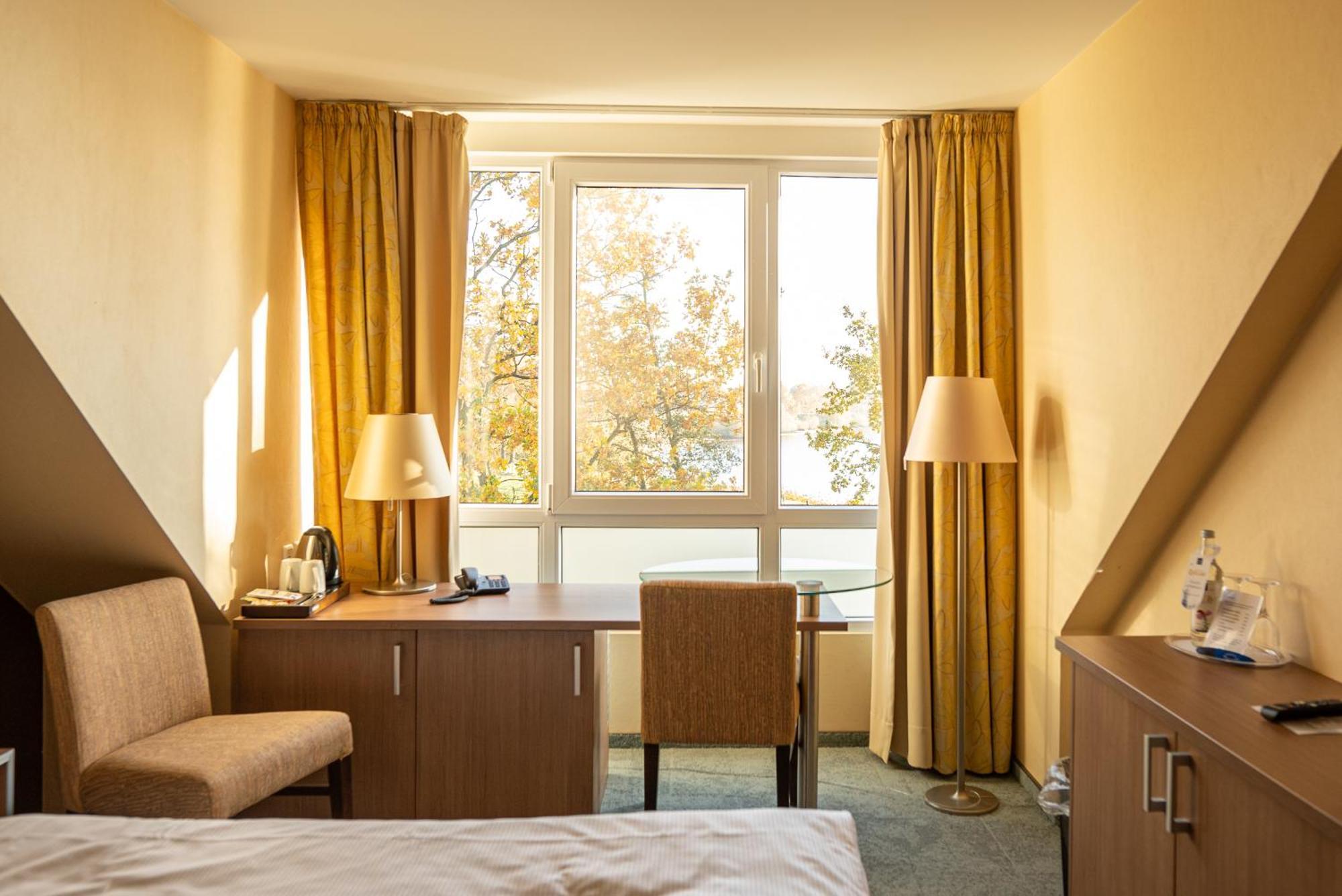 Hotel Seeblick Thuelsfeld ภายนอก รูปภาพ