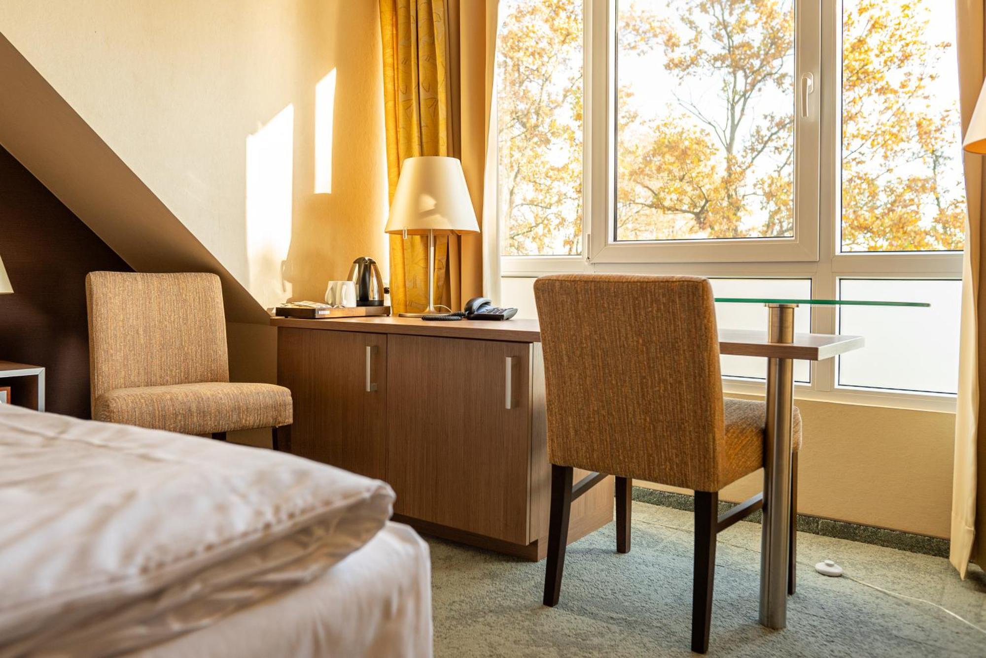 Hotel Seeblick Thuelsfeld ภายนอก รูปภาพ