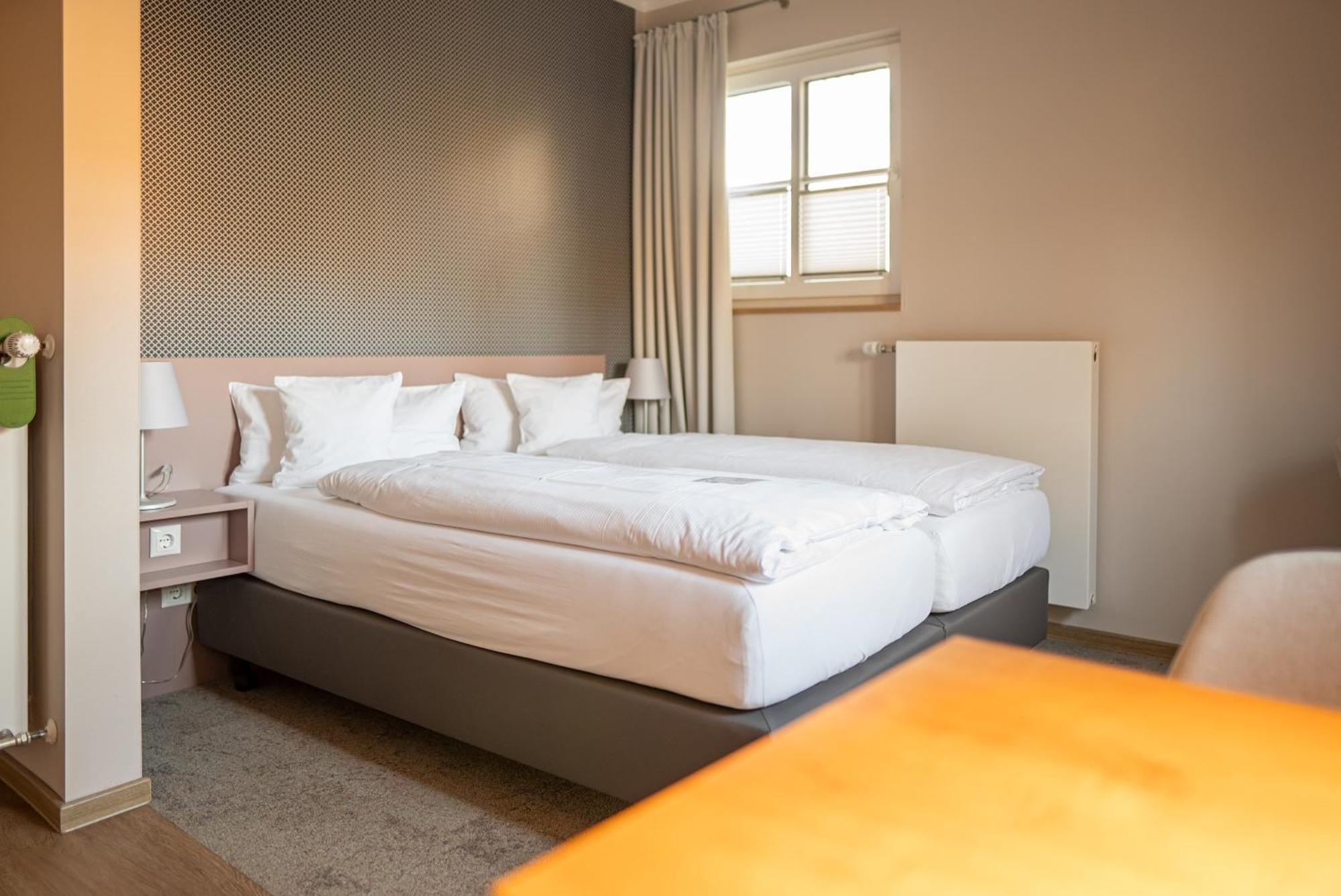Hotel Seeblick Thuelsfeld ภายนอก รูปภาพ